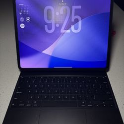 iPad Pro 13 Inch 256 GB + Apple Pencil Pro + Magic Keyboard 