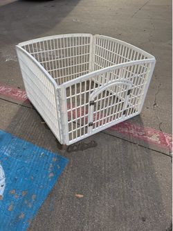 Plastic pet gate