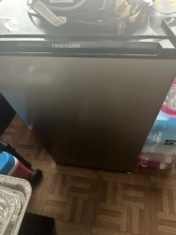 Mini Fridge Frigidaire