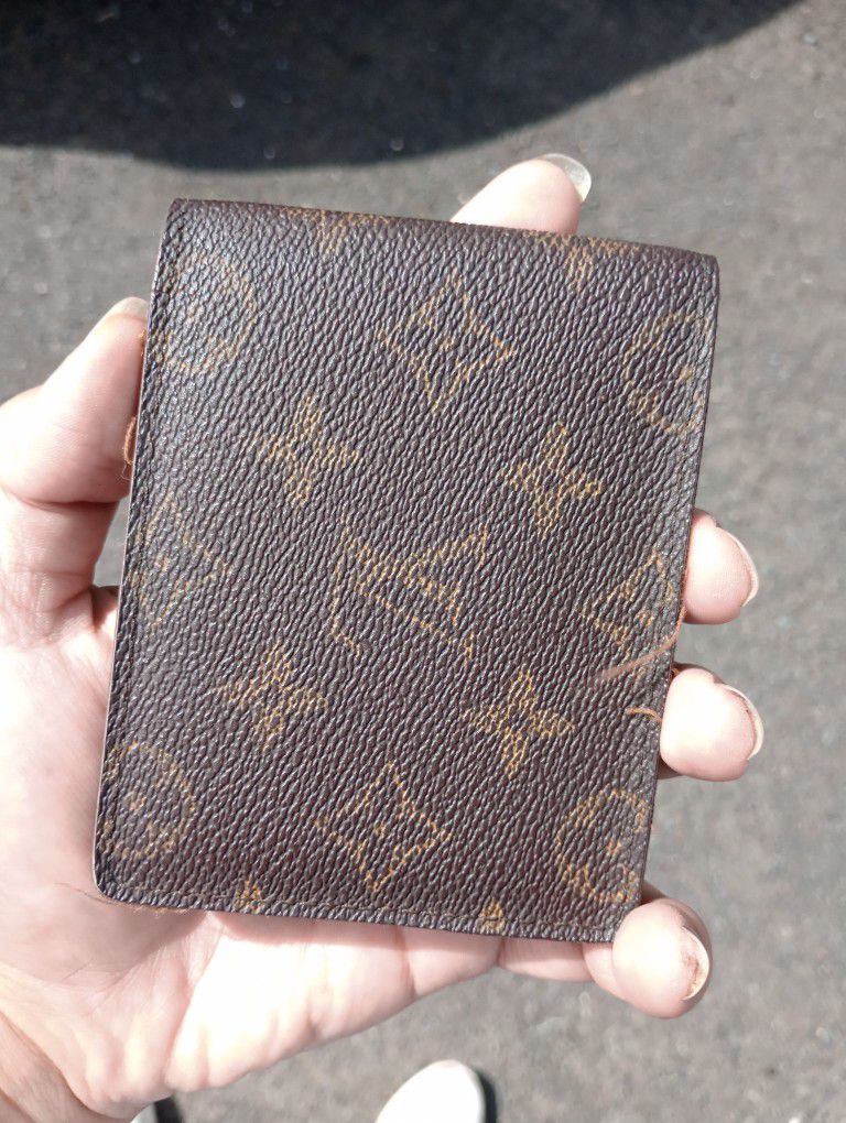 Used LV Wallet For Cheap 