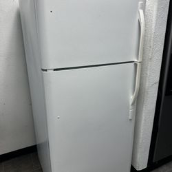 Kenmore White Top And Bottom Refrigerator 
