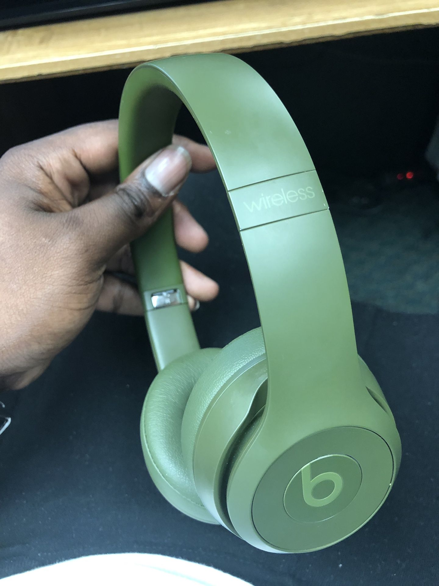 Headphones, Electronics Beats in Case Used Green Solo 3 Wireless... Negotiable