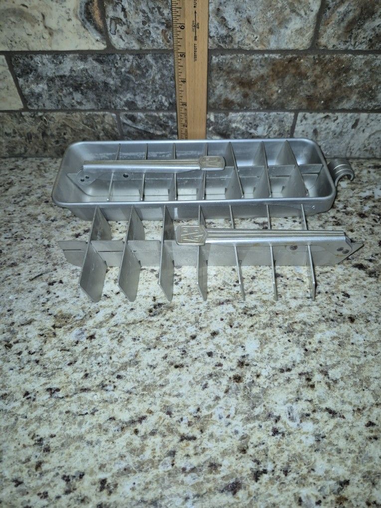 Vintage Montgomery Ward Metal Ice Cube Tray & Adtnl Insert