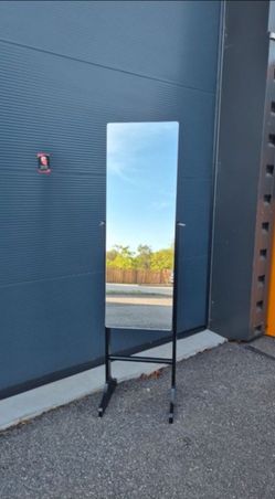 Jewelery mirror cabinet