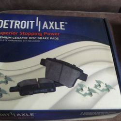 Ceramic Disc Brake Pads P-1156 Detroit Axle NIB