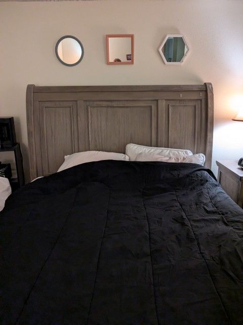 Rustic Wood Queen Sleighbed Bedroom Set From Mor Furniture-IF posted-ITS AVAILABLE!