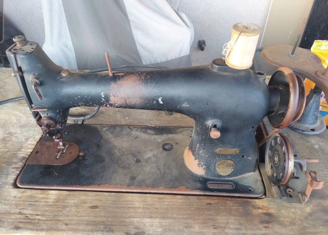 1938 Singer Industrial Sewing Machine Model 96 40 Vintage Machine And Tabletop