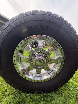 Tires & Rims LT285/70R17