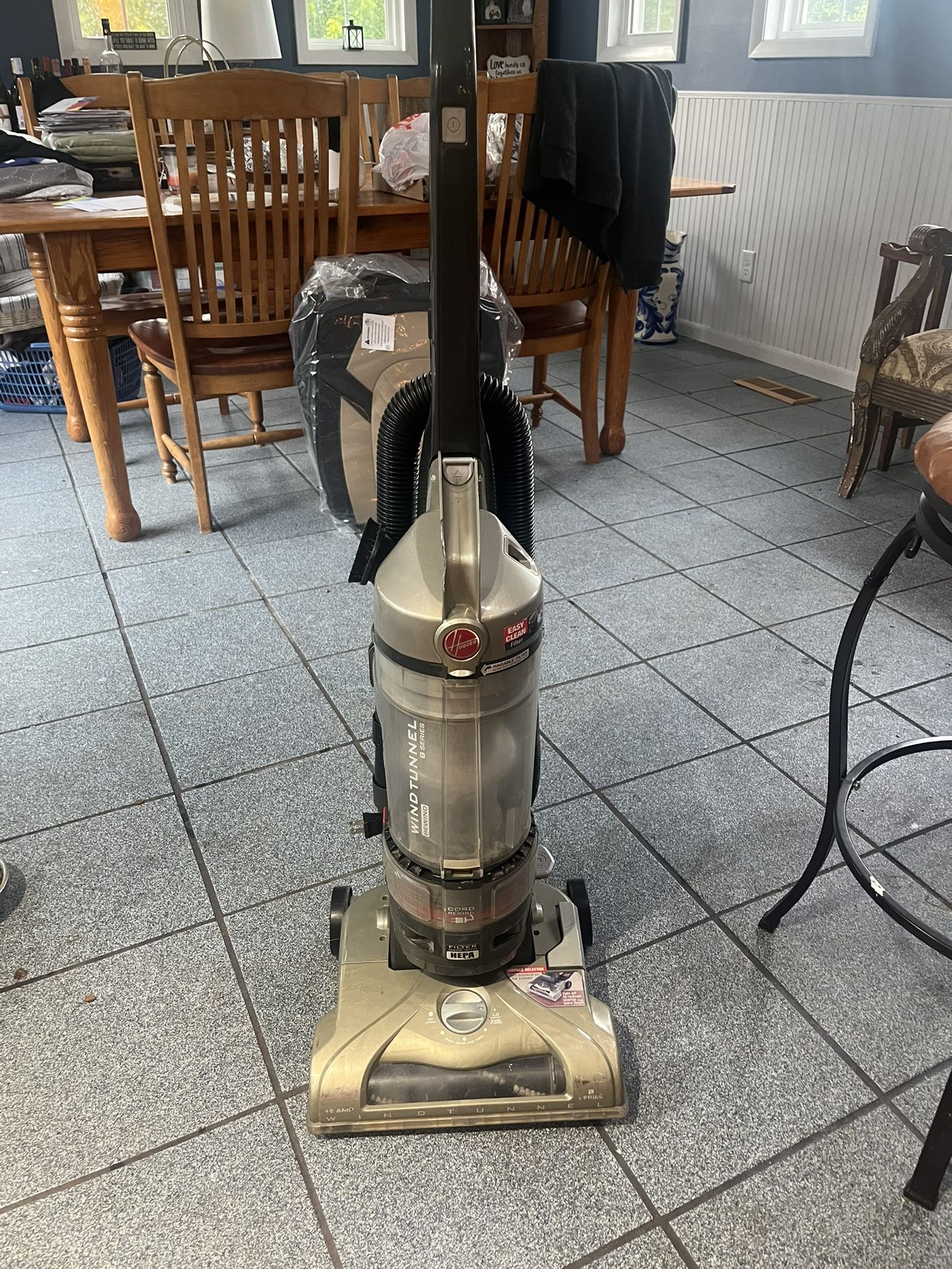 Hoover Wind tunnel G Series With Retractable Cord