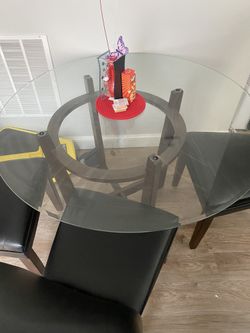 Glass Round Table 