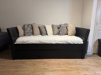Black Twin Trundle Bed (with mattresses)