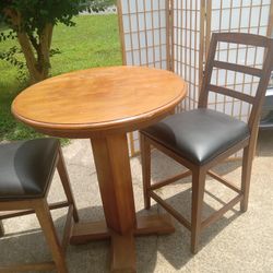 Round Table 2 Chairs