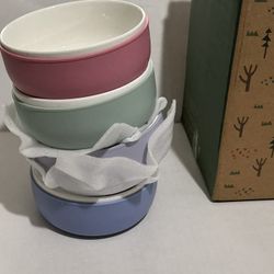 Elk 4 5” Porcelain Bowls  Non slip Box is torn 