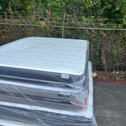 Queen Size Mattress Therapedic 