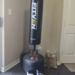FITVEN Freestanding Heavy Punching Bag with Gloves (Good Condition)