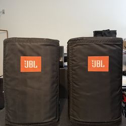 2 JBL PRX815 active speakers