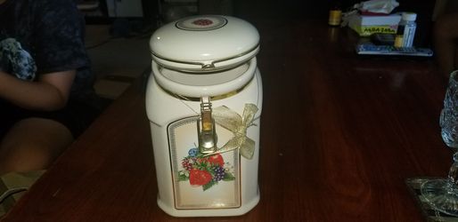 Cookie jar