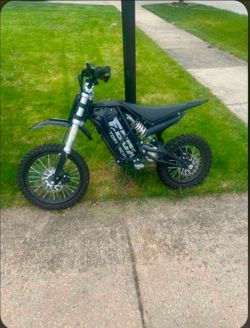 EBOX 2.0 V2 for sale. Bike is stock and runs great.