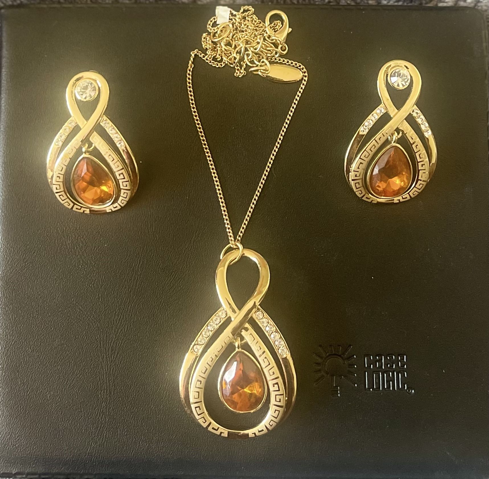 New Gold Plated Earrings And Pendant With Chain Set
