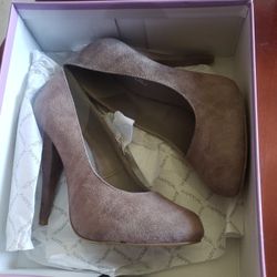 X. Appeal Skylar Taupe Size 6.5 Heels