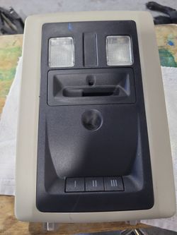 13-18 RAM 1500 Overhead Console Dome Light Assembly Sunroof Homelink