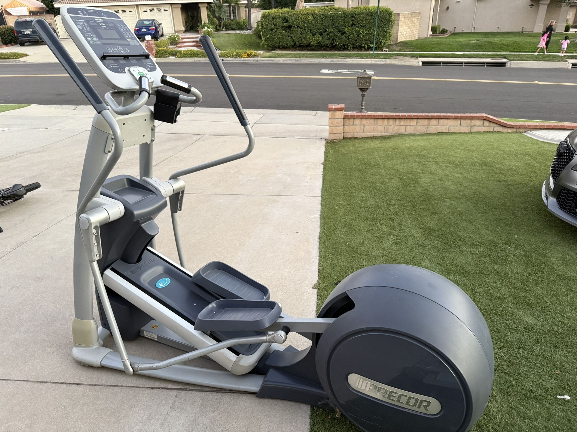 Precor EFX 576i Elliptical 