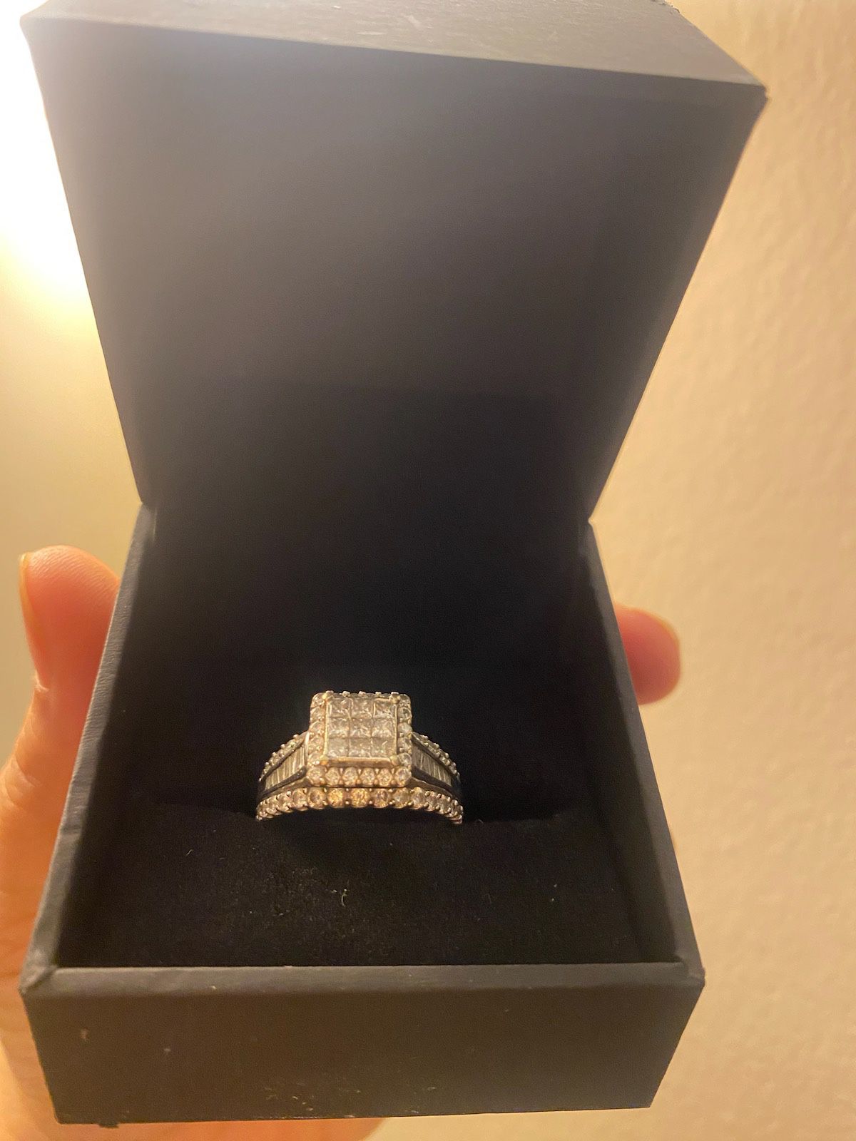 2 karat Diamond Wedding Ring (best Offer)
