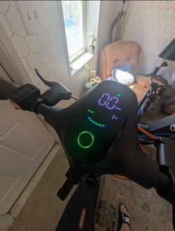 Relayway R8 electric scooter