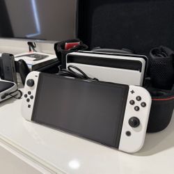 Ninetendo Switch With Accessories 