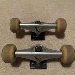 Venture Skateboard Trucks 