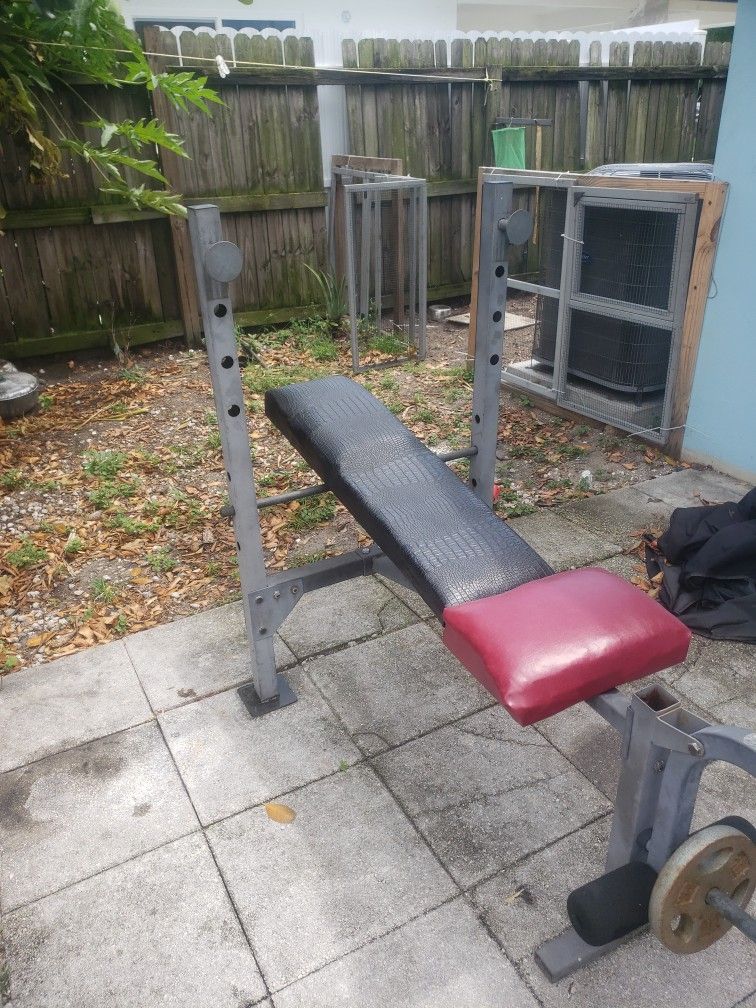 Reclining weight bench