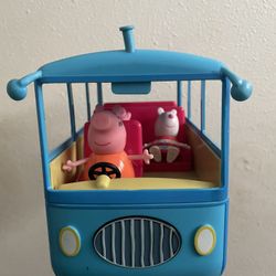 Peppa School bus and Figurine Bundle