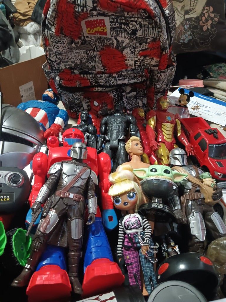 Several Marvel Action Figures Along With Star Wars Action Figures / Boglehead