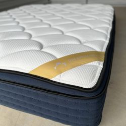 The DreamCloud Premier Rest, King, Like New, Perfect Condition