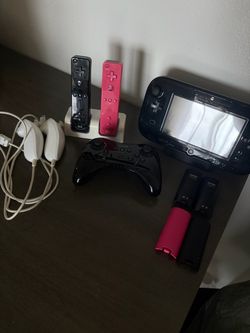 Nintendo Wii U Deluxe Set (32GB Black) + 3 Controllers + 2 Wii Nunchucks & 20 in Box Games