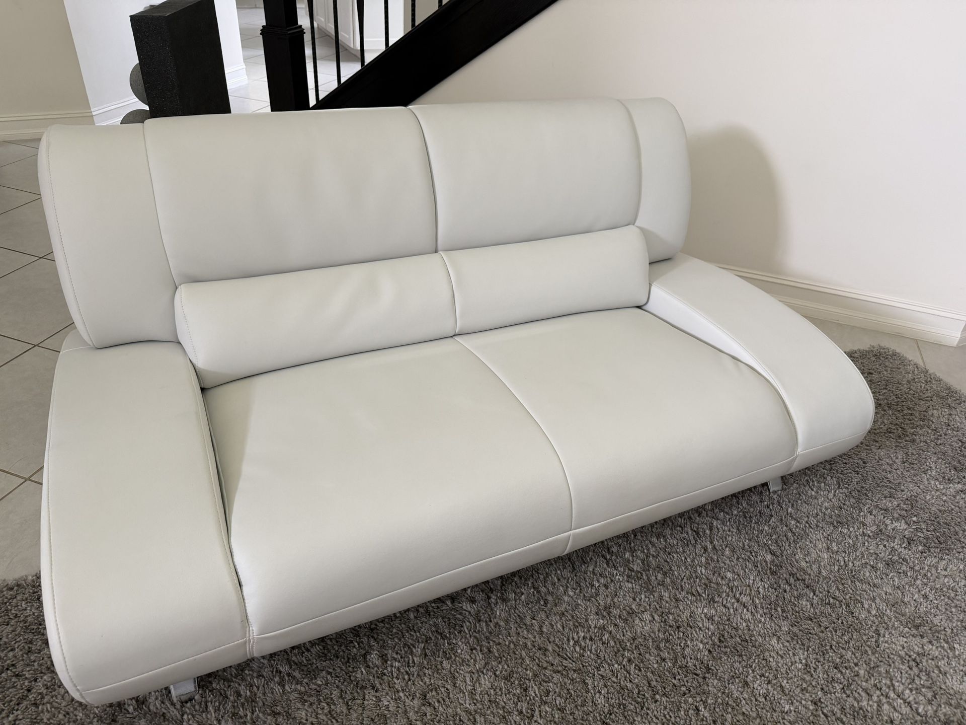 White Leatherette Sofa Set With Cocktail Table And Rug