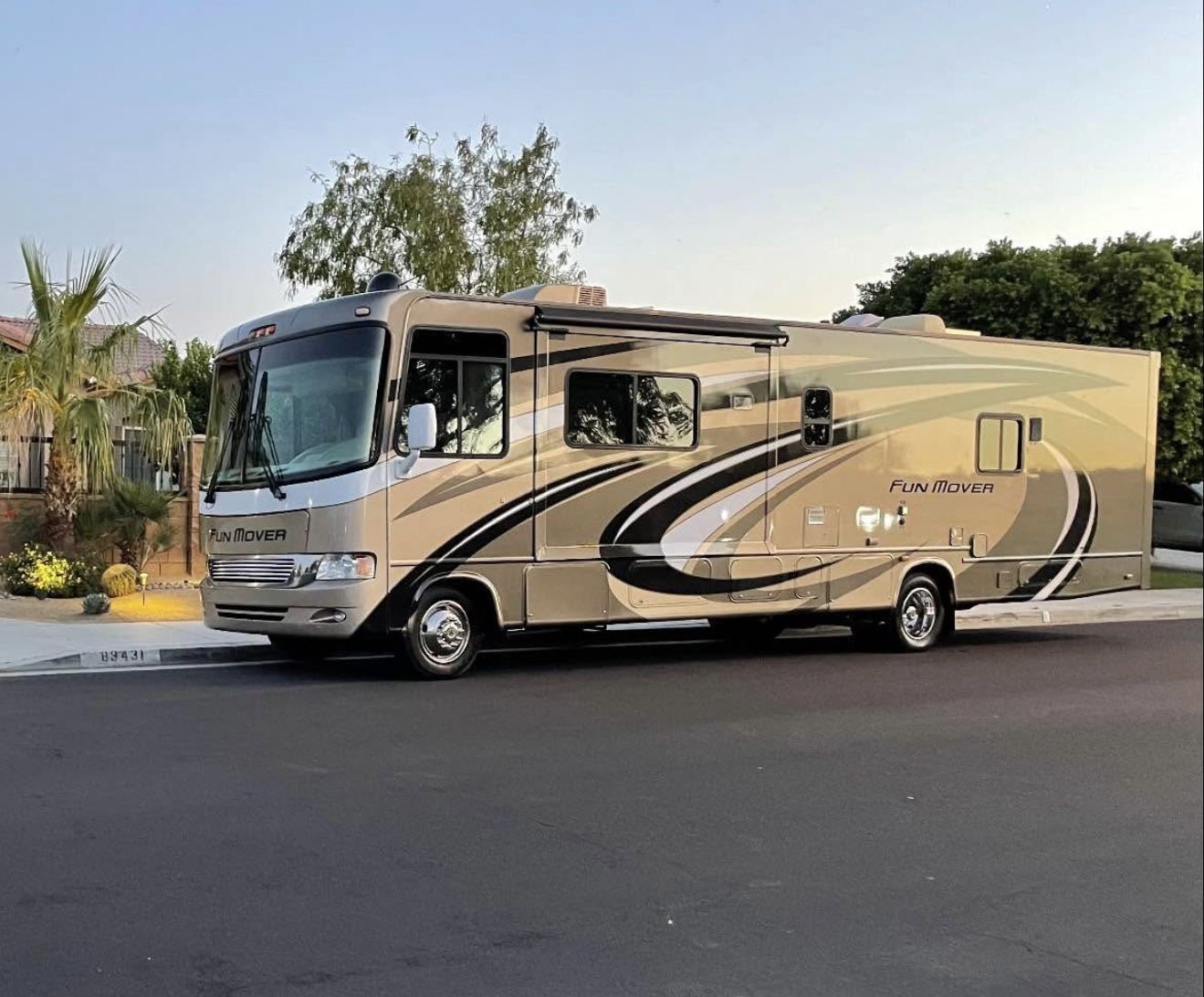 2008 Fun Mover class A Toyhauler motorhome