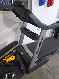 Treadmill NordicTrak Commercial 1750 Barely Used $1500
