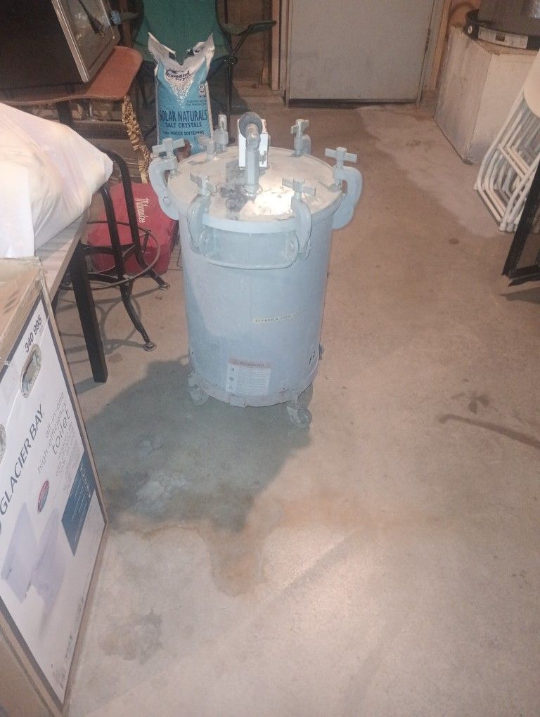 Binks Tank Pot 10 Gallons