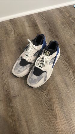 SIZE 11 Men’s NIKE Huarache Shoes - WORN ONCE