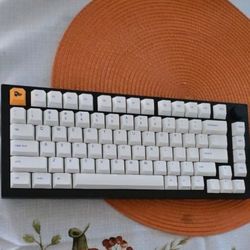 GAMING GLORIOUS GMMK PRO KEYBOARD