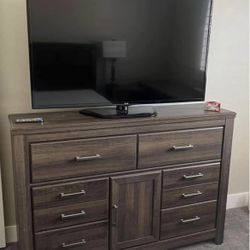 Queen Bed frame and Bedroom Set 