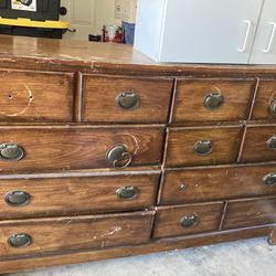 Solid wood dresser, 8 Drawers