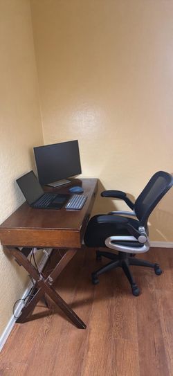 Moving Sale !- must go before 21 May Office desk and chair