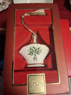 Lenox Holiday basket new with box