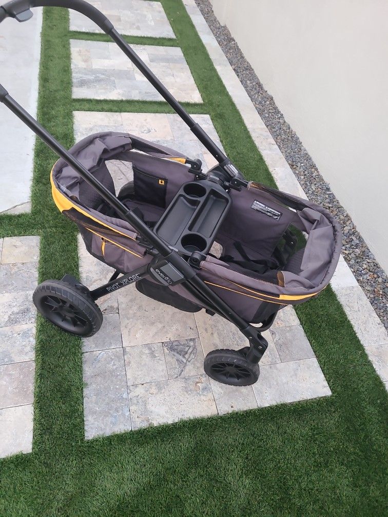 Evenflo Pivot Explore Wagon