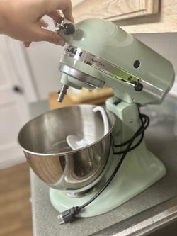 KitchenAid Artisan Series 5 Quart Tilt Head Stand Mixer with Pouring Shield  KSM150PS, Aqua Sky for Sale in Watervliet, NY - OfferUp
