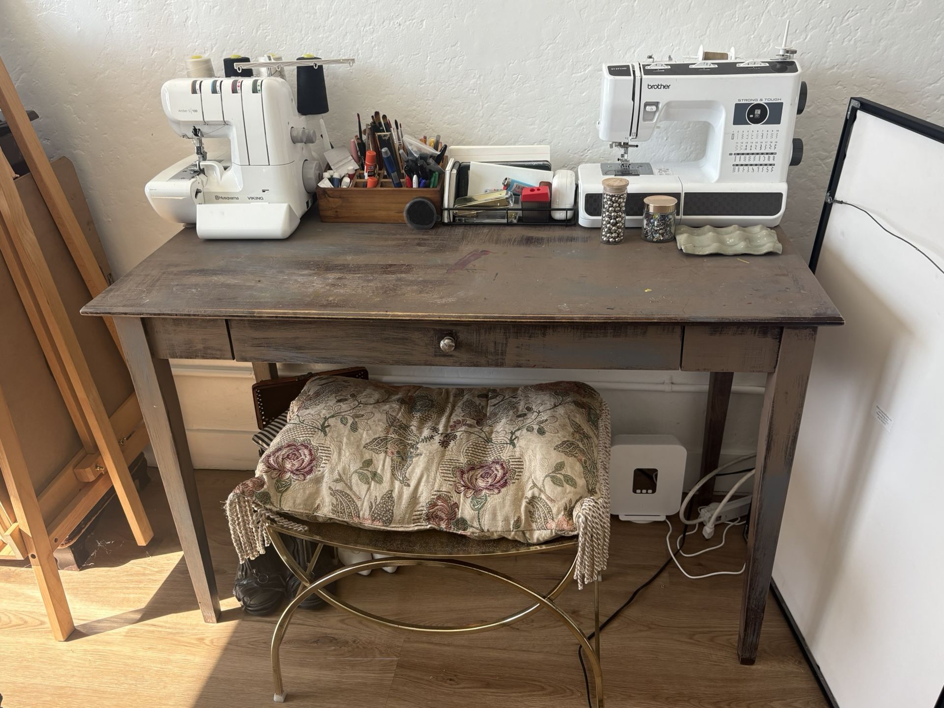 Elegant And Sturdy Artists Desk