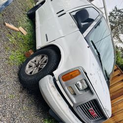 2001 GMC Safari Cargo