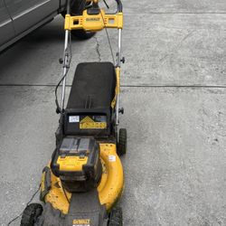 DeWalt 20V MAX Self-Propelled Battery Lawn Mower – Excellent Condition